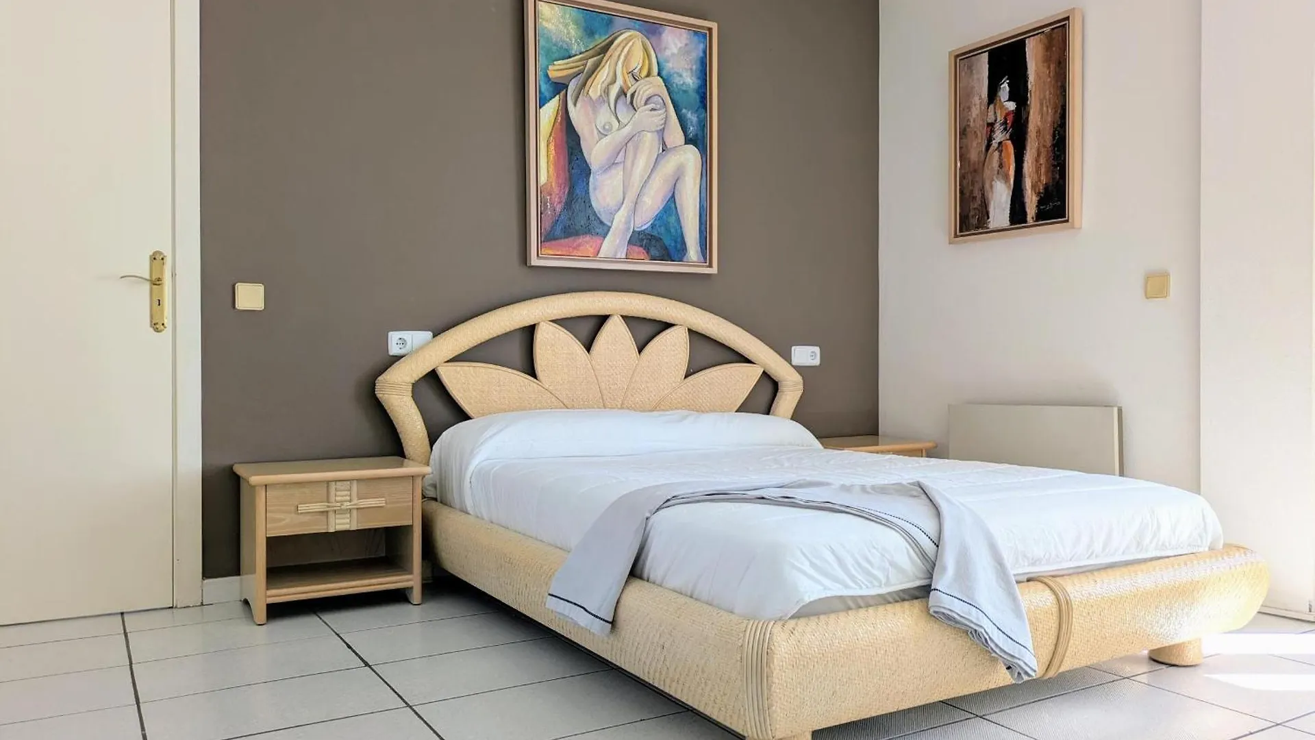 Vacaciones Zona Privilegiada: Frente Al Mar Con Terraza, 2 Hab., Rutas De Senderismo, Canyelles Petites - Es-258-72 로지즈 0*,  스페인