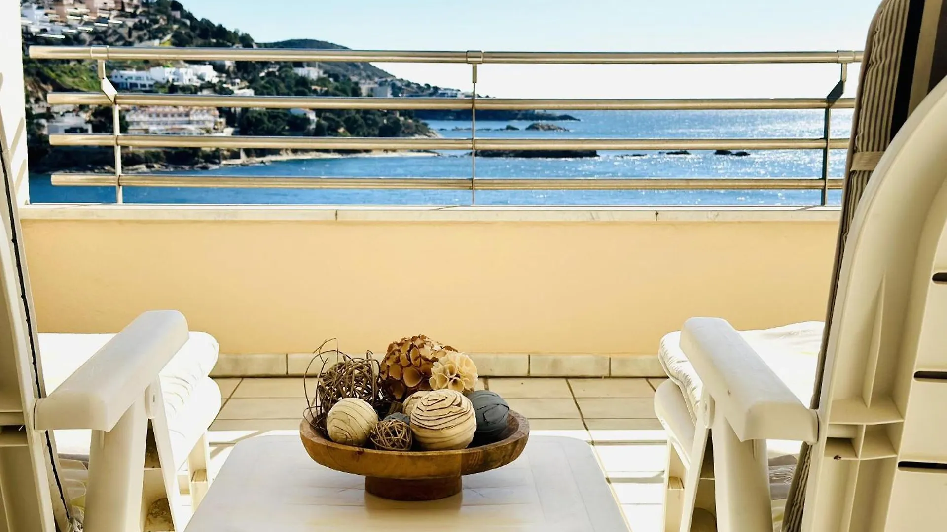 Vacaciones Zona Privilegiada: Frente Al Mar Con Terraza, 2 Hab., Rutas De Senderismo, Canyelles Petites - Es-258-72 로지즈