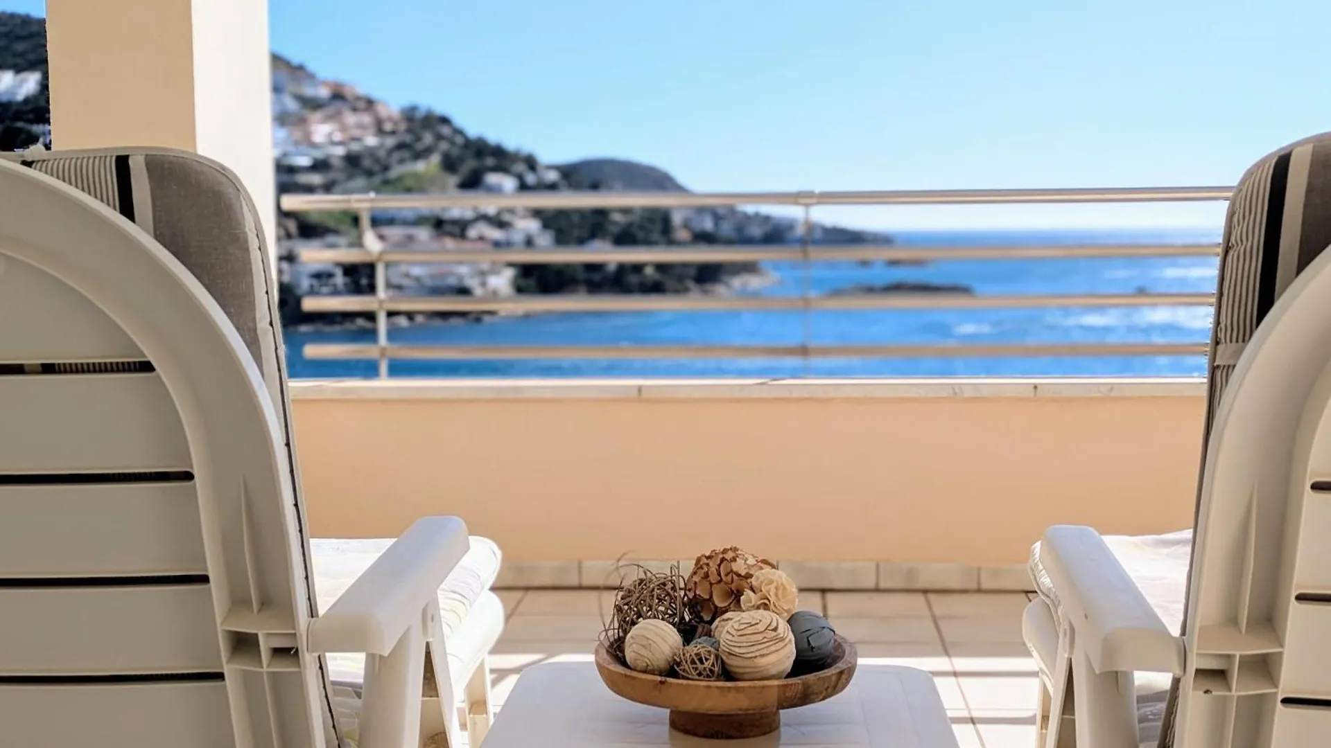 Vacaciones Zona Privilegiada: Frente Al Mar Con Terraza, 2 Hab., Rutas De Senderismo, Canyelles Petites - Es-258-72 로지즈 0*,  스페인