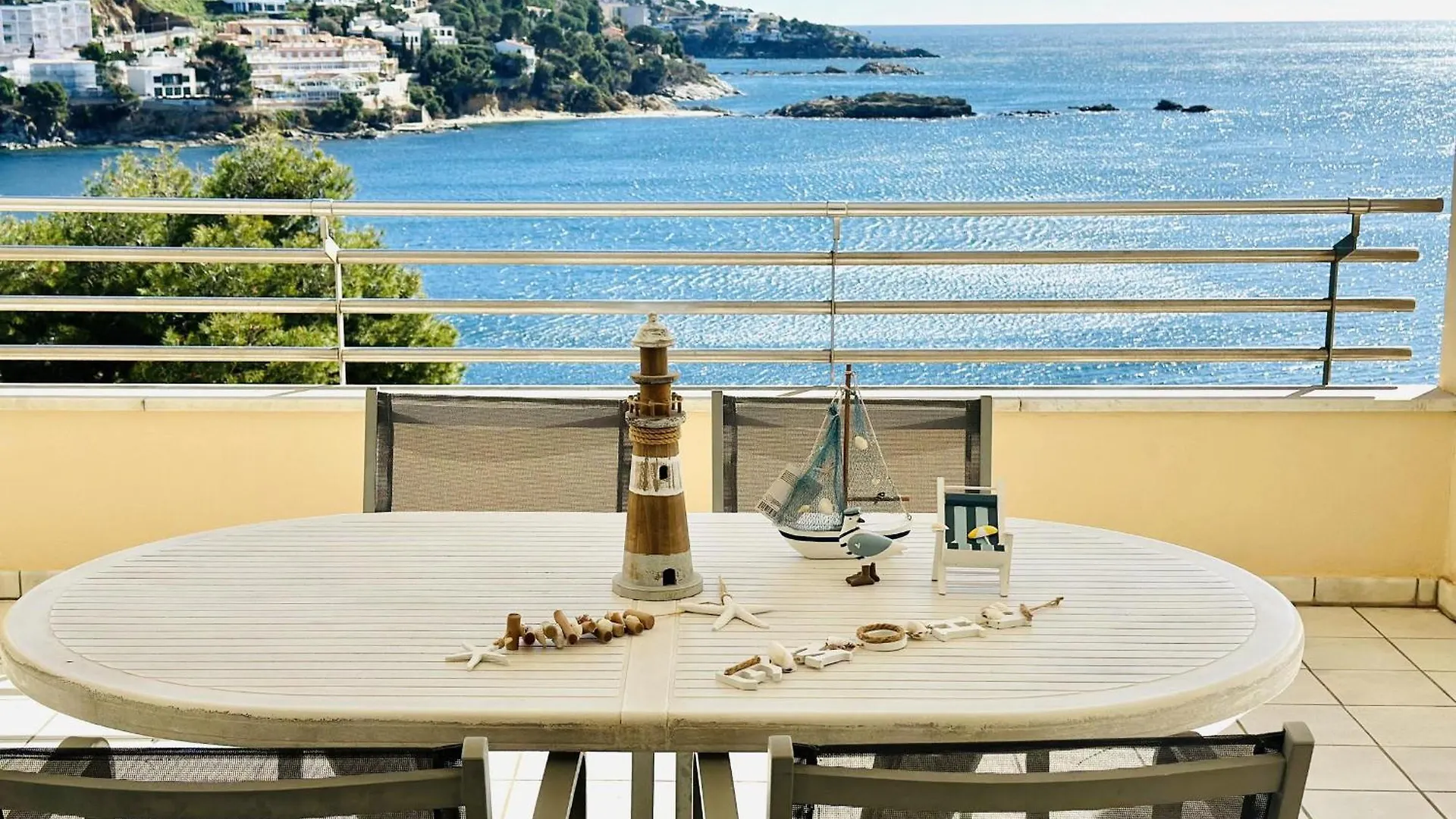 Vacaciones Zona Privilegiada: Frente Al Mar Con Terraza, 2 Hab., Rutas De Senderismo, Canyelles Petites - Es-258-72 로지즈 아파트