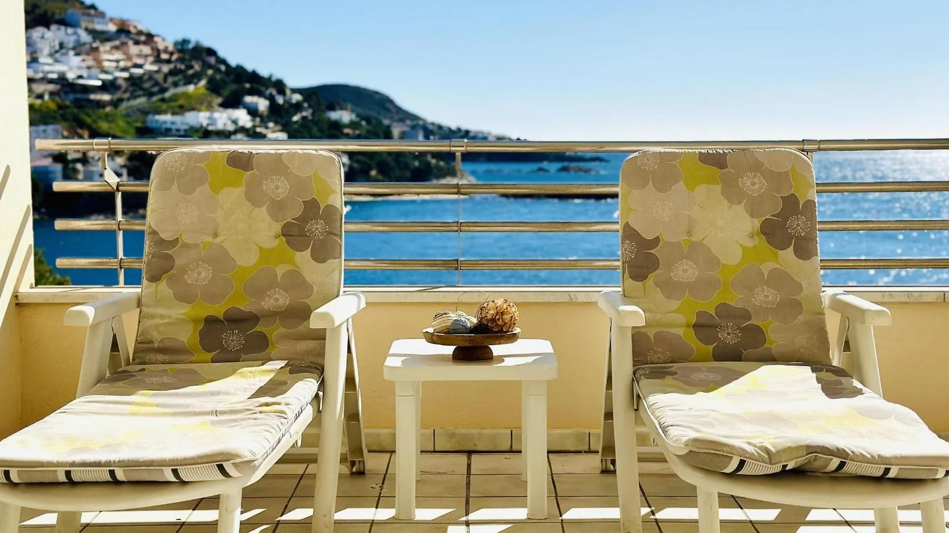 Vacaciones Zona Privilegiada: Frente Al Mar Con Terraza, 2 Hab., Rutas De Senderismo, Canyelles Petites - Es-258-72 로지즈